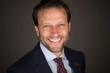 Metamorfoza uśmiechu pani Lucyny dzięki Invisalign i Flow Injection 16 dr Christian Coachman