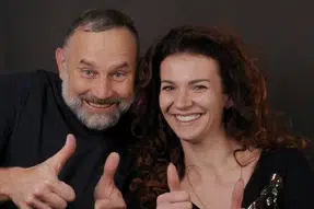 Metamorfoza uśmiechu pani Marty dzięki Invisalign i odbudowie zębów 4 Przed terapią