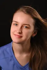 Metamorfoza uśmiechu pani Lucyny dzięki Invisalign i Flow Injection 23 Weronika Nowak