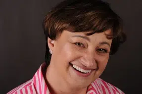 Metamorfoza uśmiechu pani Lucyny dzięki Invisalign i Flow Injection 7 Pacjentka 4