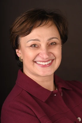 Metamorfoza uśmiechu pani Lucyny dzięki Invisalign i Flow Injection 8 Pacjentka 5